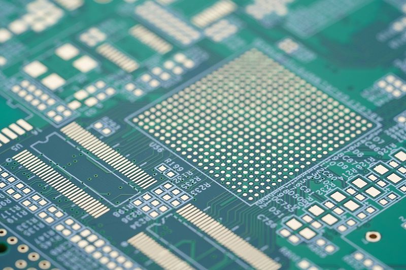 PCB를 다층 기판으로 만드는 이유는 무엇입니까?